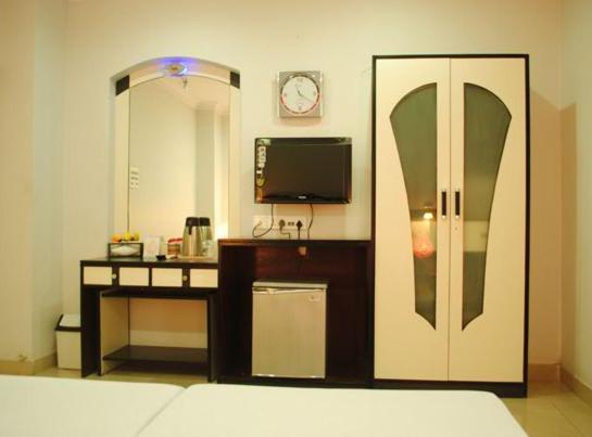 Отель Fabexpress Neeranand Regency - Fully Vaccinated Staff Калькутта Номер фото